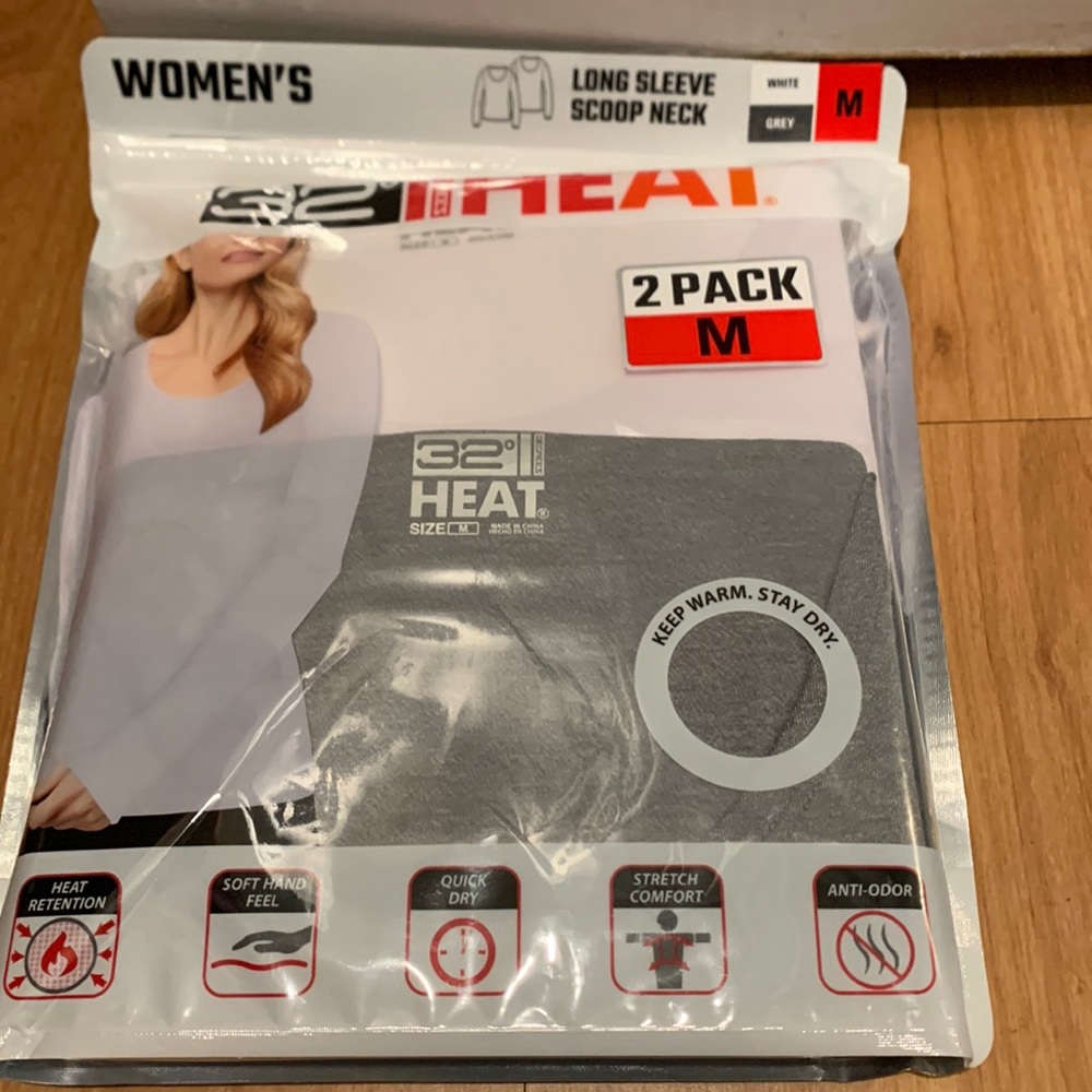 32 Degrees Womens Long sleeve scoop neck top